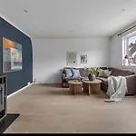 Spacious House, 3 Bedrooms, 5min Center, Parking *