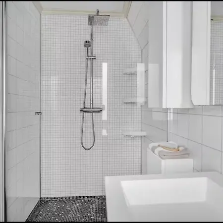 Spacious House, 3 Bedrooms, 5min Center, Parking Vakantiehuis