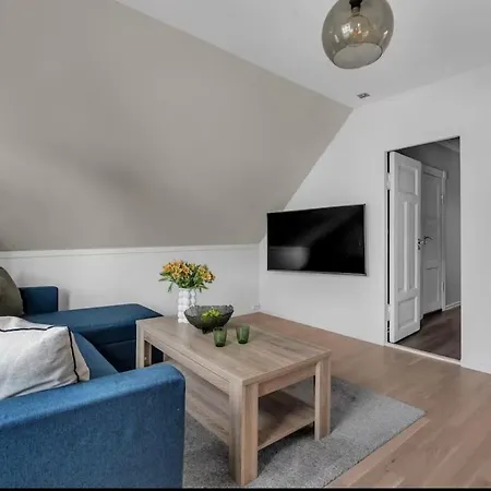 Vakantiehuis Spacious House, 3 Bedrooms, 5min Center, Parking *