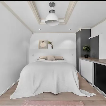 Spacious House, 3 Bedrooms, 5min Center, Parking Vakantiehuis Tromsø