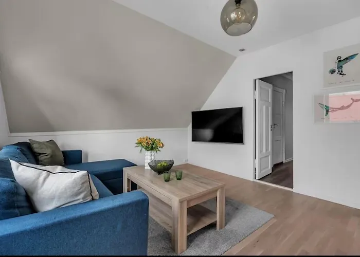 Vakantiehuis Spacious House, 3 Bedrooms, 5min Center, Parking *