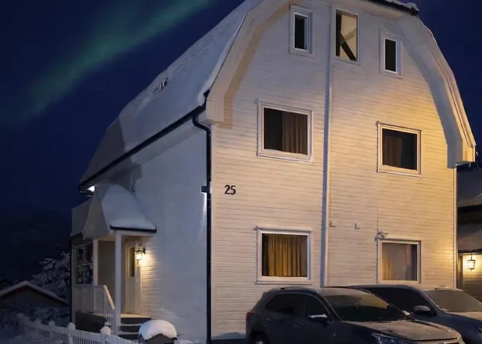 Spacious House, 3 Bedrooms, 5min Center, Parking Vakantiehuis Tromsø