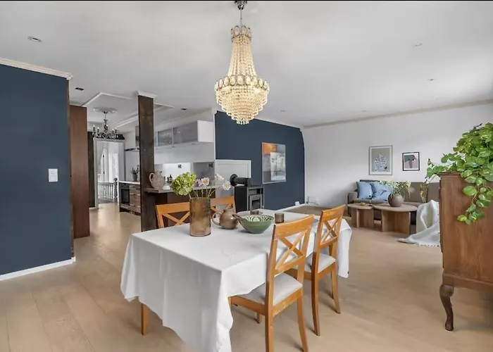 Spacious House, 3 Bedrooms, 5min Center, Parking