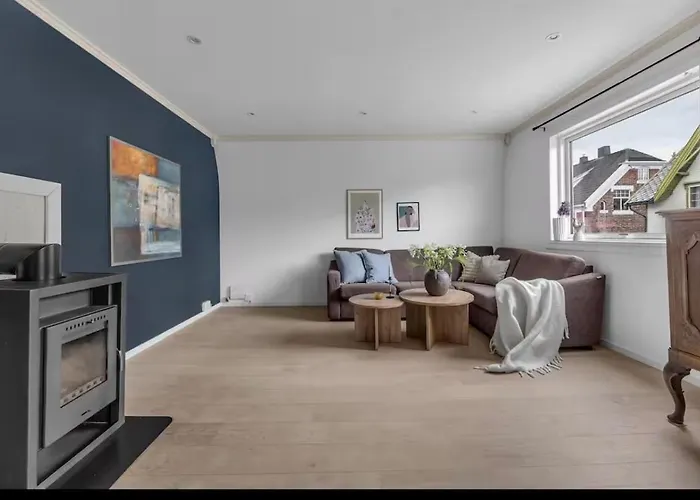 Spacious House, 3 Bedrooms, 5min Center, Parking *