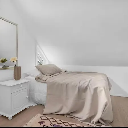 Spacious House, 3 Bedrooms, 5min Center, Parking 特罗姆瑟